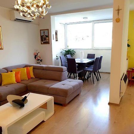 Lav Apartment Ровин Екстериор снимка