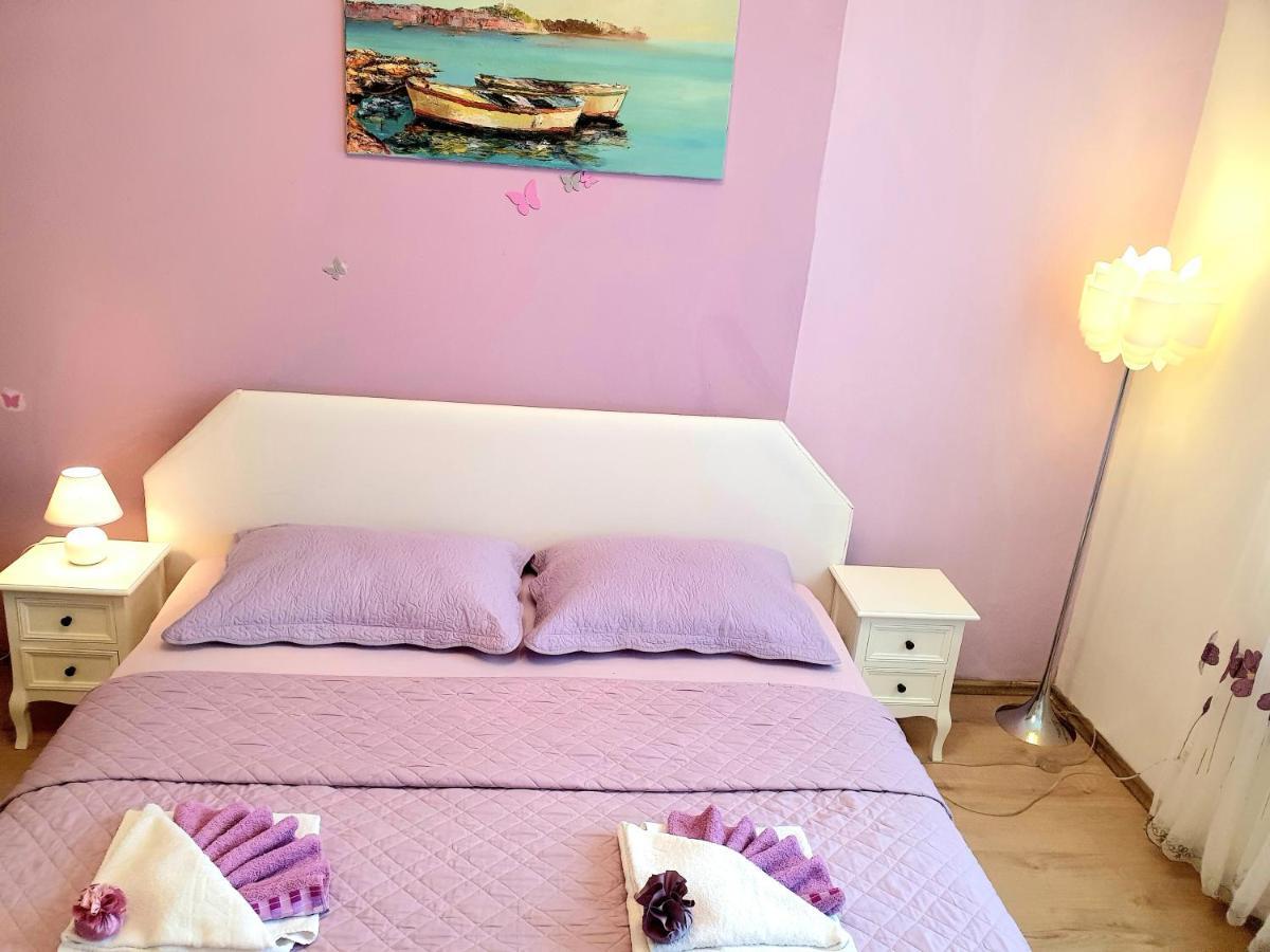 Lav Apartment Ровин Екстериор снимка