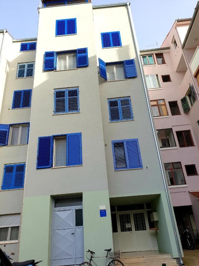 Lav Apartment Ровин Екстериор снимка