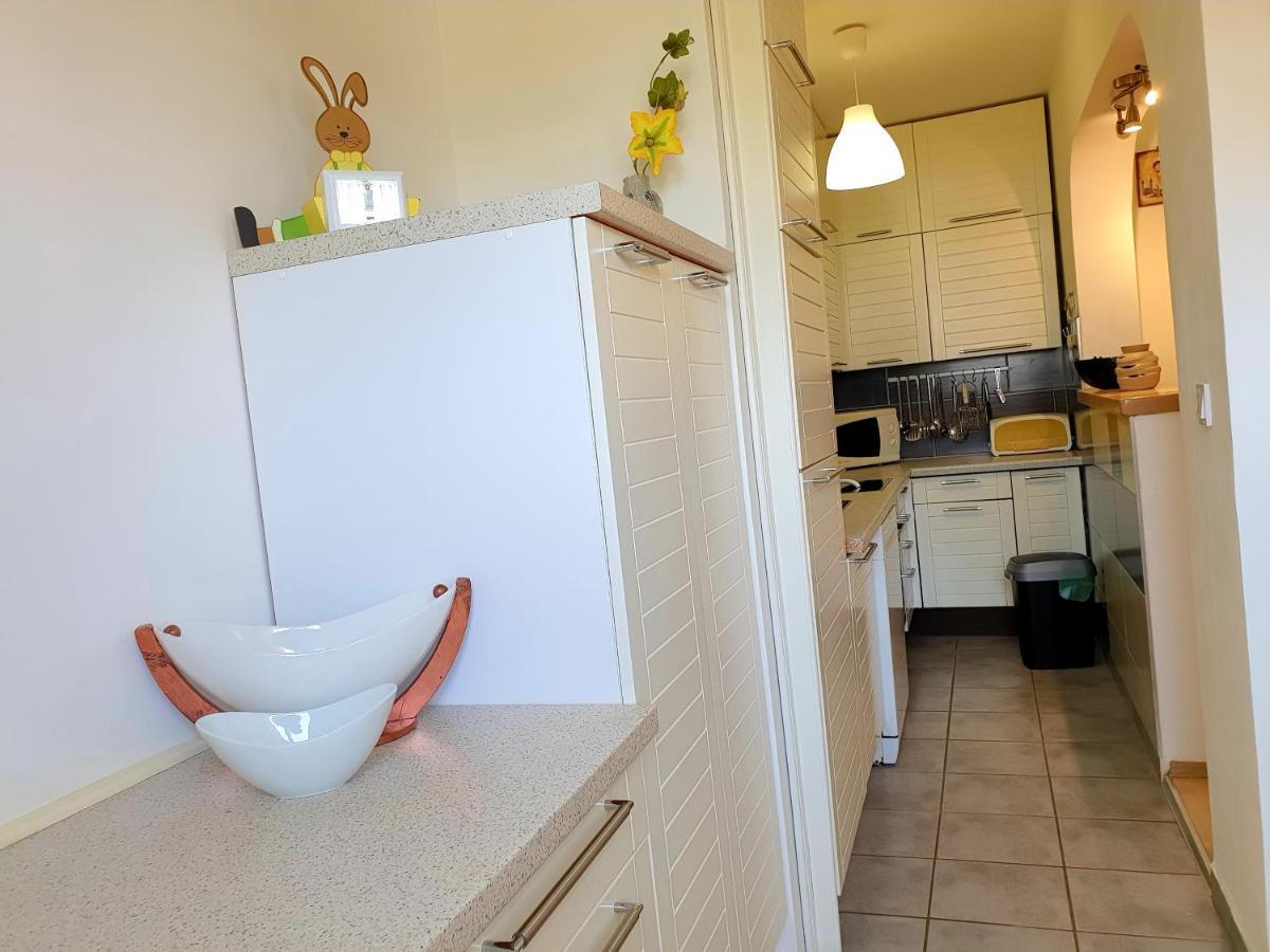 Lav Apartment Ровин Екстериор снимка